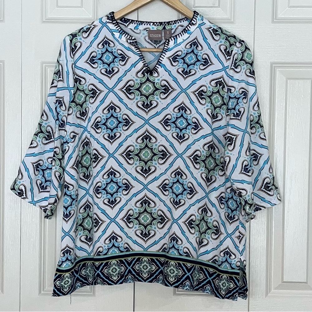 Chicos Womens Size 3
Woven Mosaic Geometric
Stitched V-neck Tunic
Top 3/4 Sleeve